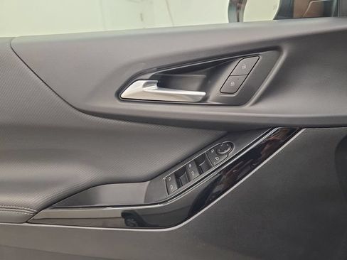 Used 2025 Chevrolet Equinox LT FWD image 30