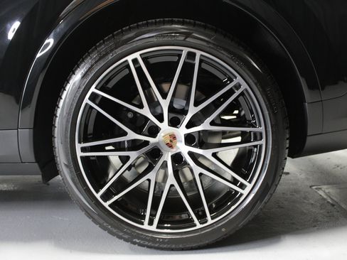 New 2026 Porsche Cayenne E-Hybrid Coupe image 13