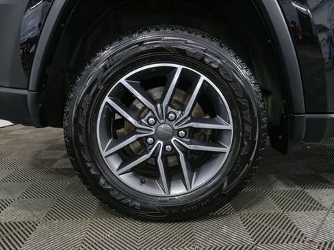 Used 2019 Jeep Grand Cherokee Limited AWD/4WD image 17