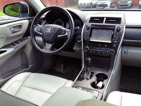 Used 2015 Toyota Camry XLE w/ Moonroof Package FWD image 33