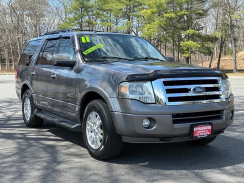 Used 2011 Ford Expedition XLT image 3