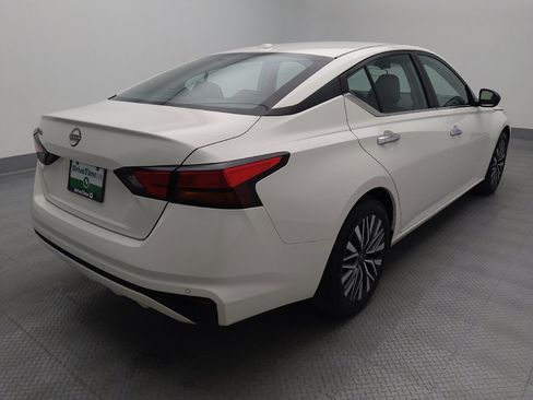 Used 2025 Nissan Altima 2.5 SV FWD image 9