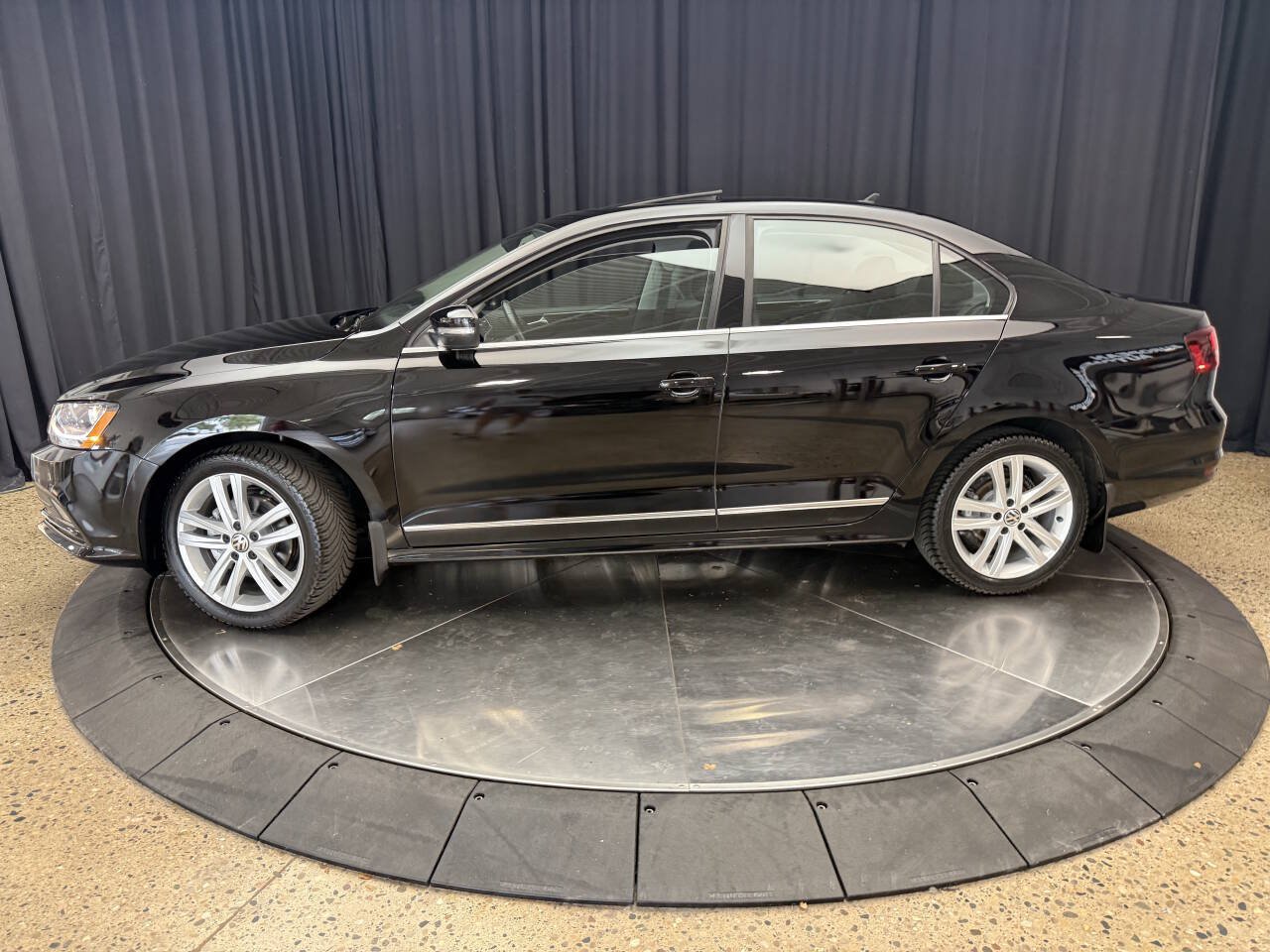Used 2017 Volkswagen Jetta SEL Premium FWD image 5