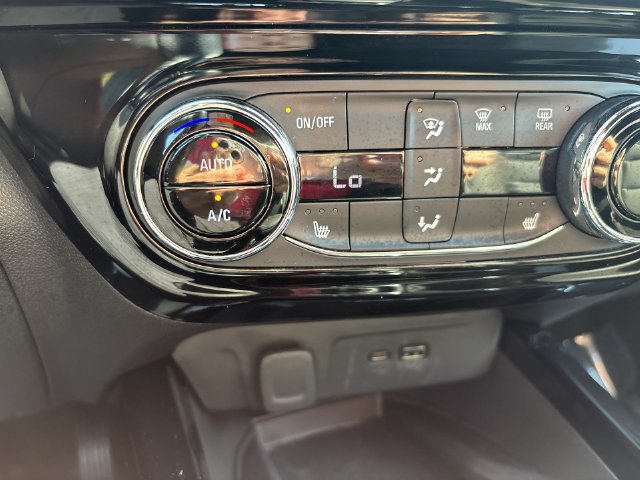 Used 2025 Chevrolet Trax RS w/ Sunroof Package FWD image 29