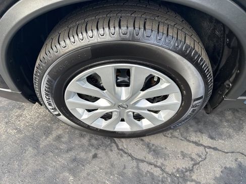 Used 2018 Nissan Rogue S image 22