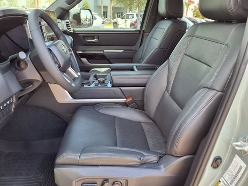 Used 2025 Toyota Tundra Limited AWD/4WD image 23