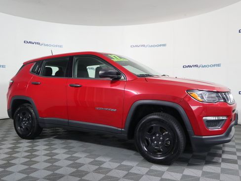 Used 2017 Jeep Compass Sport FWD image 4
