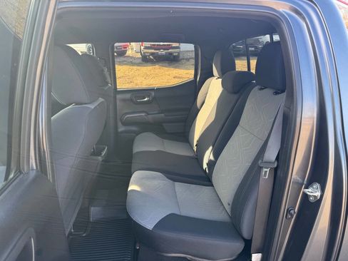 Used 2020 Toyota Tacoma TRD Off-Road image 12