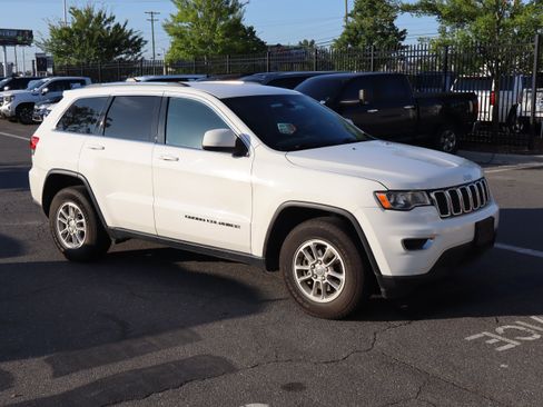 Used 2019 Jeep Grand Cherokee Laredo RWD image 14