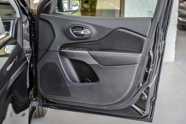 Used 2019 Jeep Cherokee Latitude Plus FWD image 52