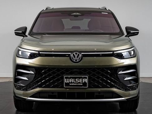 Used 2025 Volkswagen Tiguan SEL R-Line AWD/4WD image 2