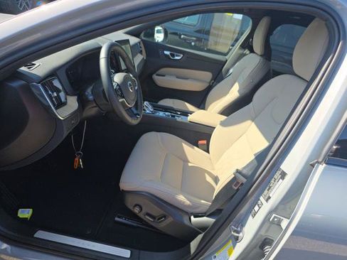 Used 2026 Volvo XC60 B5 Plus AWD/4WD image 6