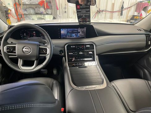 Used 2025 Nissan Armada SV AWD/4WD image 23