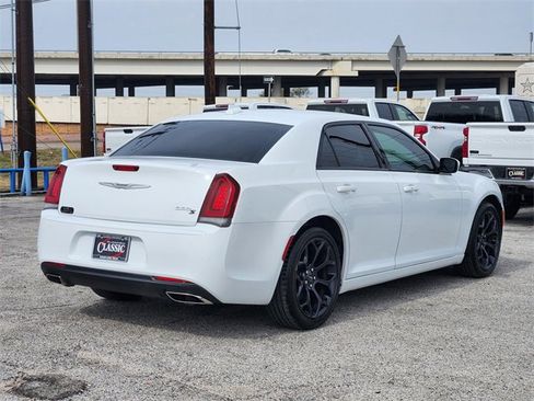 Used 2019 Chrysler 300 S image 7