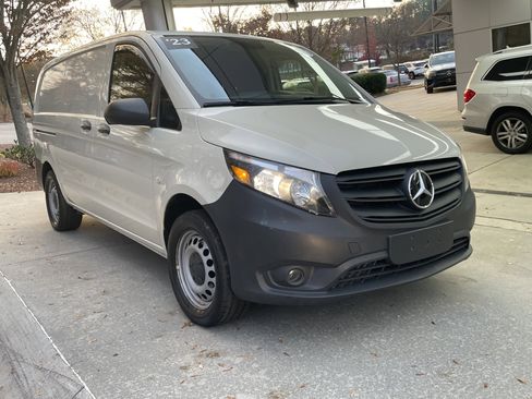 Used 2023 Mercedes-Benz Metris image 4