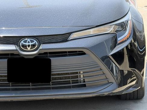 Used 2025 Toyota Corolla LE FWD image 9