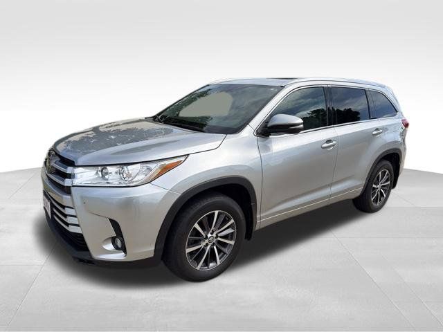 Used 2017 Toyota Highlander XLE AWD/4WD image 8