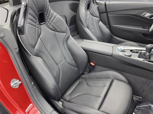 Used 2025 BMW Z4 M40i w/ Edition image 28
