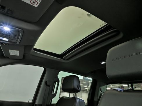 Used 2022 GMC Sierra 3500 Denali image 12