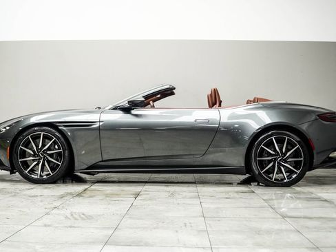 Used 2019 Aston Martin DB11 Volante RWD image 24