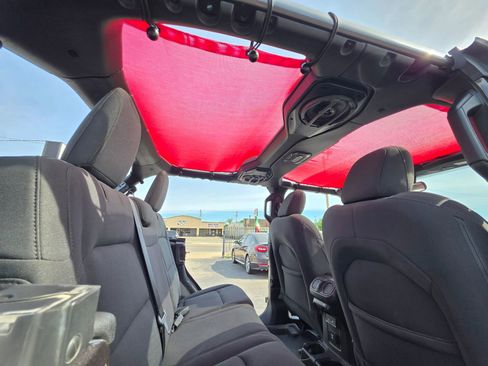 Used 2019 Jeep Wrangler Unlimited Sahara w/ Safety Group AWD/4WD image 43