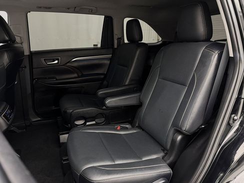 Used 2019 Toyota Highlander Limited image 30