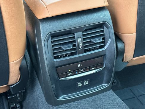 Used 2025 BMW 330i Sedan w/ Premium Package image 14