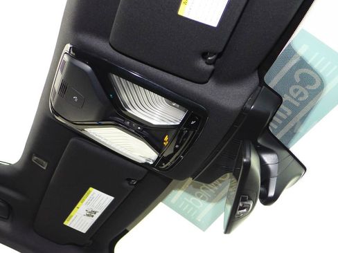 Certified 2023 BMW 530e w/ Convenience Package image 17