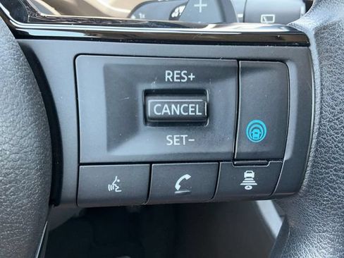 Used 2023 Nissan Rogue SV AWD/4WD image 25