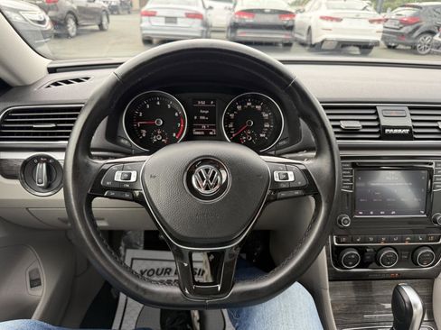 Used 2018 Volkswagen Passat 2.0T SE FWD image 14