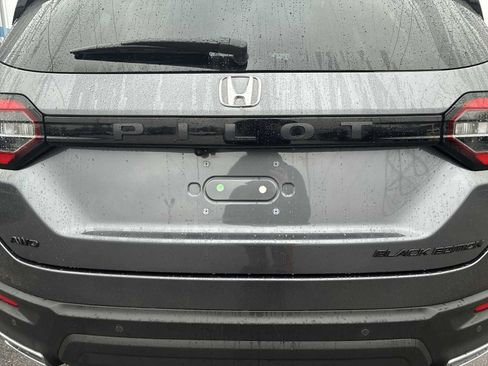 Used 2025 Honda Pilot Black Edition image 33