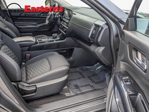 Used 2022 Nissan Pathfinder SV image 18