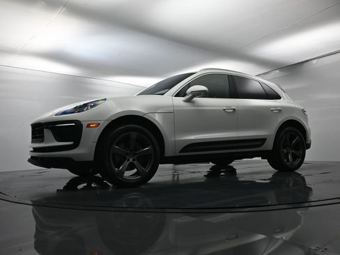 Used 2025 Porsche Macan image 46