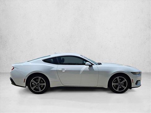 Used 2025 Ford Mustang Coupe RWD image 4