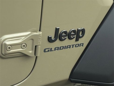 Used 2020 Jeep Gladiator Sport image 38