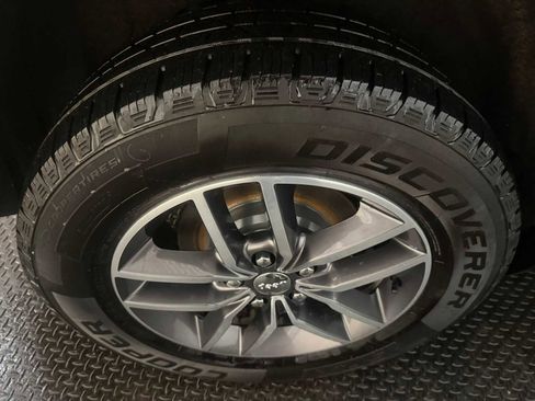 Used 2018 Jeep Grand Cherokee Limited image 13