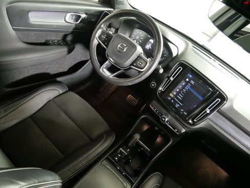 Used 2020 Volvo XC40 T5 R-Design w/ Protection Package Premier AWD/4WD image 9