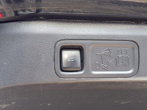 Used 2022 Ford Expedition Platinum image 25