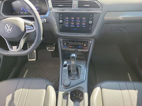 Used 2024 Volkswagen Tiguan SE R-Line image 5