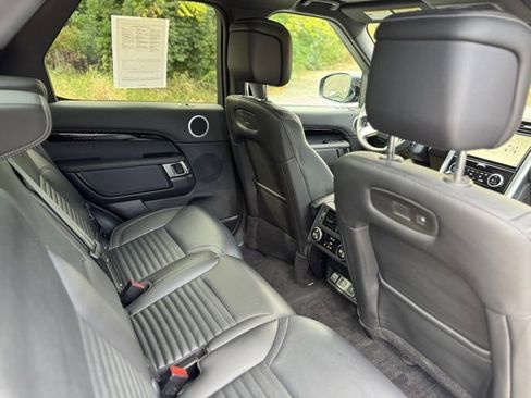 Used 2025 Land Rover Discovery S image 21