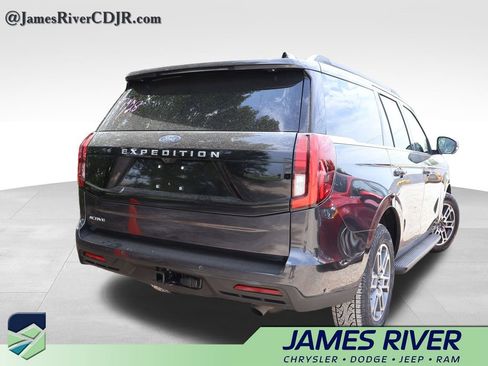 Used 2025 Ford Expedition Active AWD/4WD image 15
