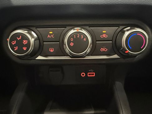 Used 2025 Nissan Versa SV w/ Trunk Package FWD image 18