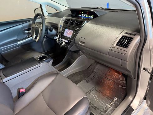 Used 2012 Toyota Prius V Five image 18