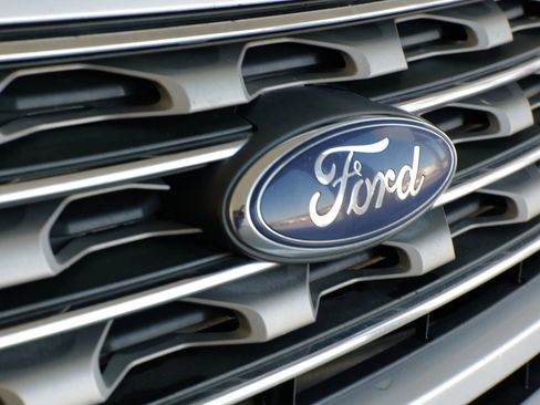 Used 2017 Ford Explorer XLT w/ Equipment Group 202A image 36