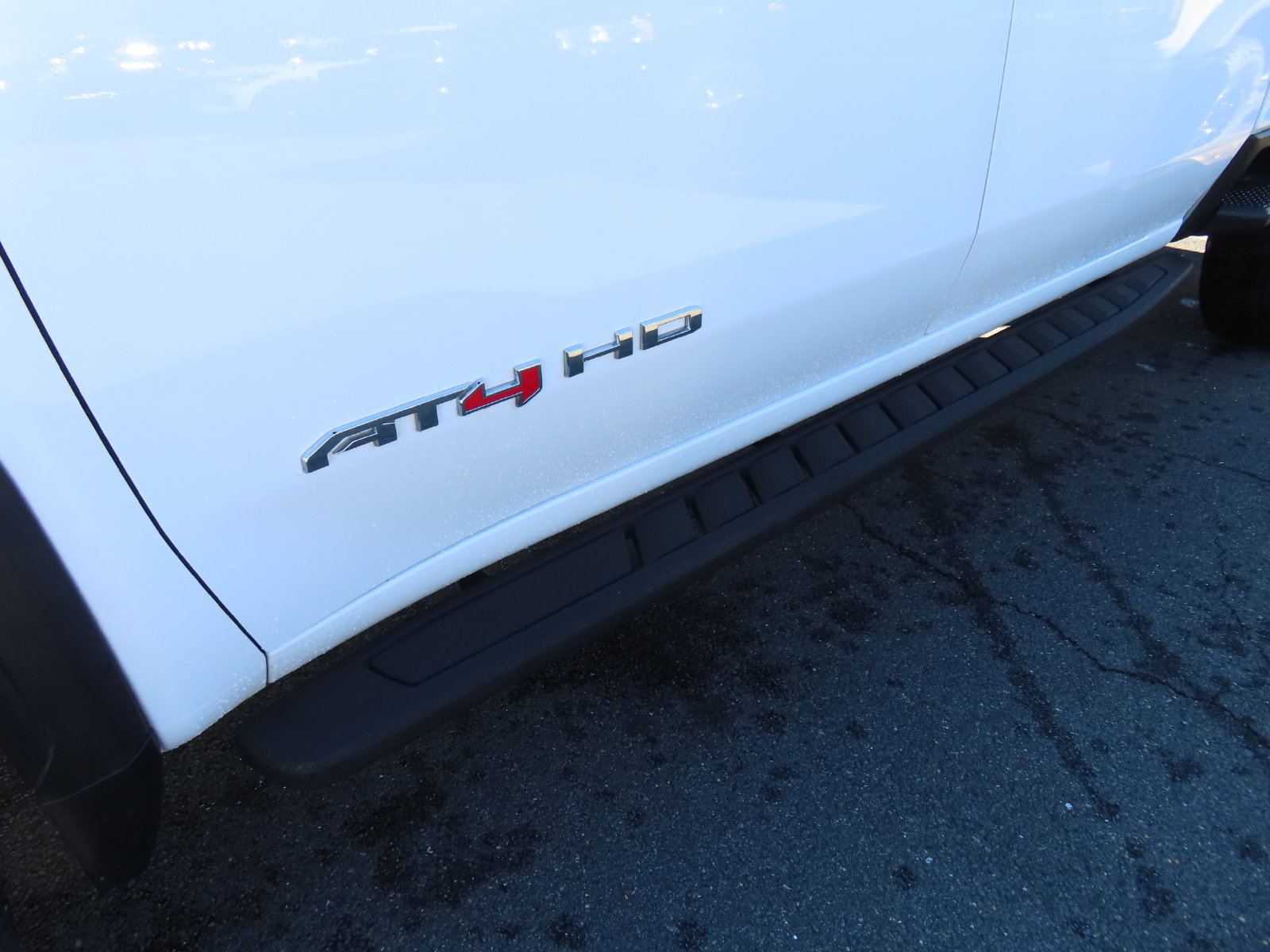 Used 2024 GMC Sierra 2500 AT4 w/ AT4 Premium Plus Package AWD/4WD image 9