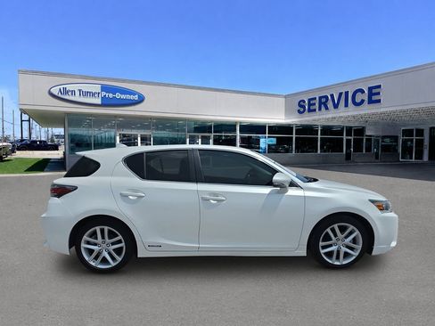 Used 2016 Lexus CT 200h w/ Accessory Package 2 FWD image 9