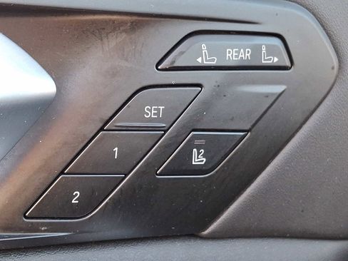 Used 2023 BMW X7 xDrive40i w/ Premium Package image 23