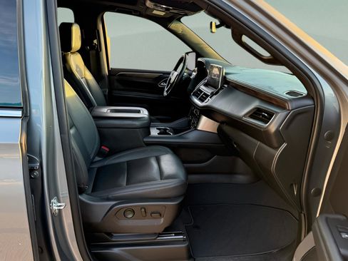 Used 2022 Chevrolet Tahoe LT w/ Luxury Package image 11