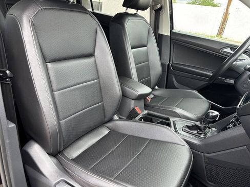 Used 2020 Volkswagen Tiguan SE image 30