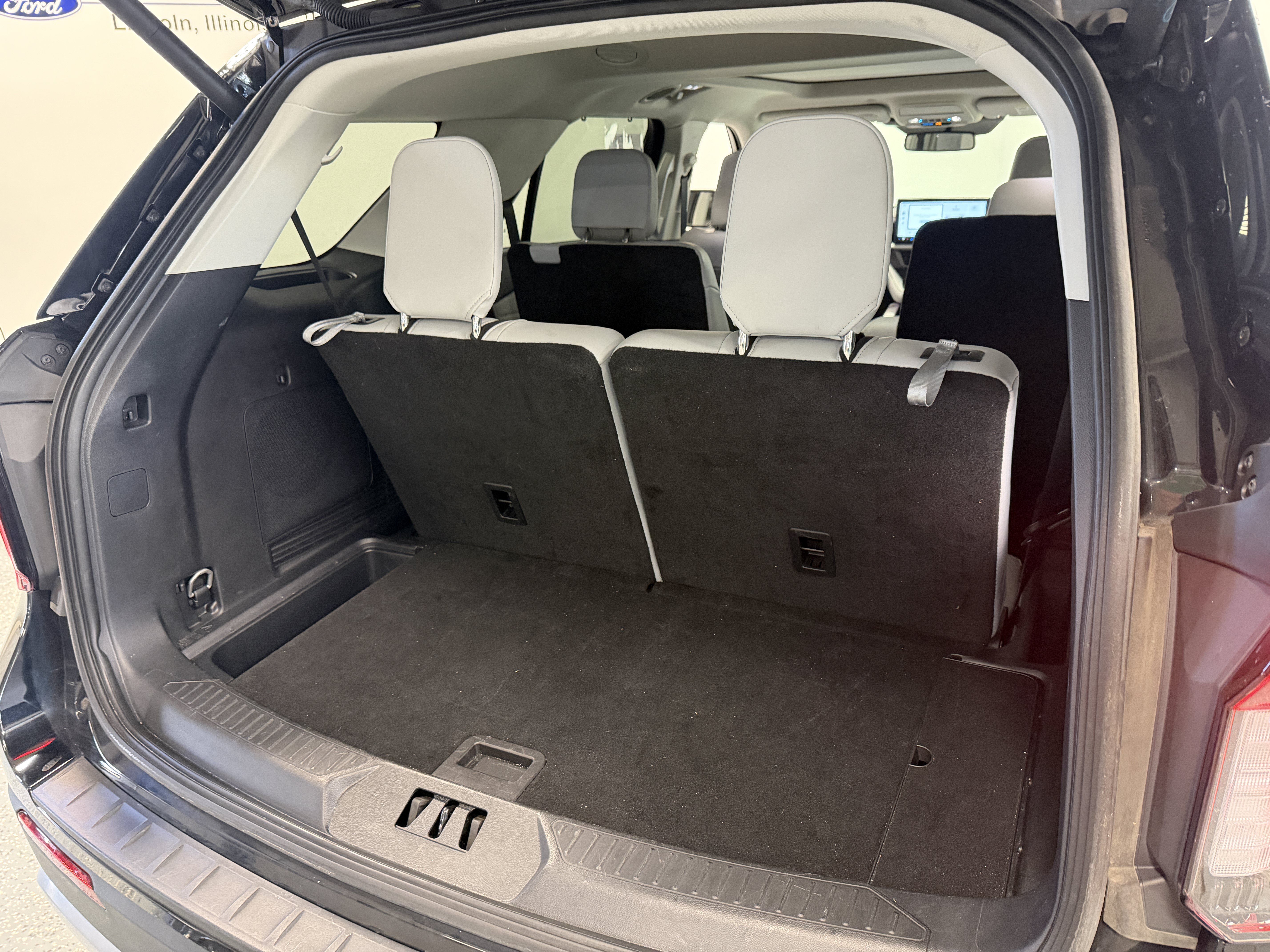 Used 2025 Ford Explorer Platinum w/ LUX Leather Package AWD/4WD image 25